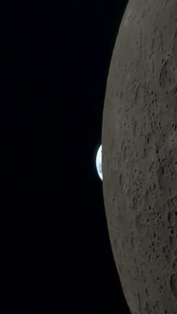 NightSkyToday's tweet image. Earthset from the Moon: Astronaut Captures Rare Cosmic View with iPhone.😮

Astronaut Reid Wiseman just shared an uncropped, unedited iPhone video of Earth setting behind the Moon's horizon during the Artemis II mission.

"Only one chance in this lifetime…" Wiseman posted. "Like