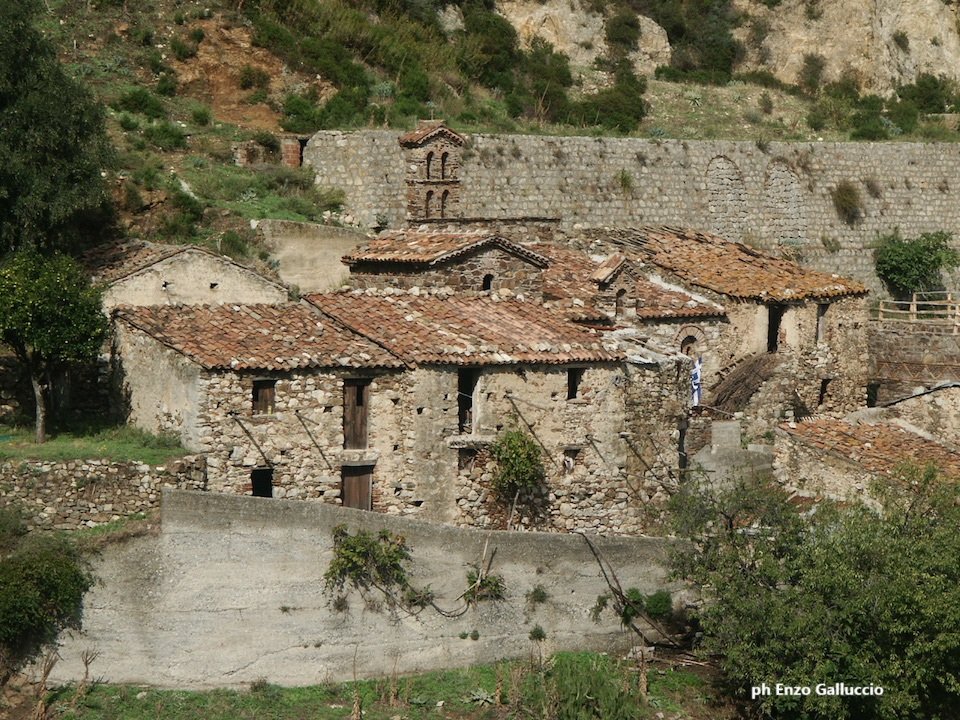 ArteCalabria's tweet image. Scorci di Gallicianò frazione di Condofuri (RC), piccolissimo centro aspromontano dove ancora si parla la lingua di Omero, i suoi abitanti sono considerati i diretti discendenti dei Greci della Magna Grecia.   
#Calabria #storia #arte #trekking #landscape #beauty #Heritage