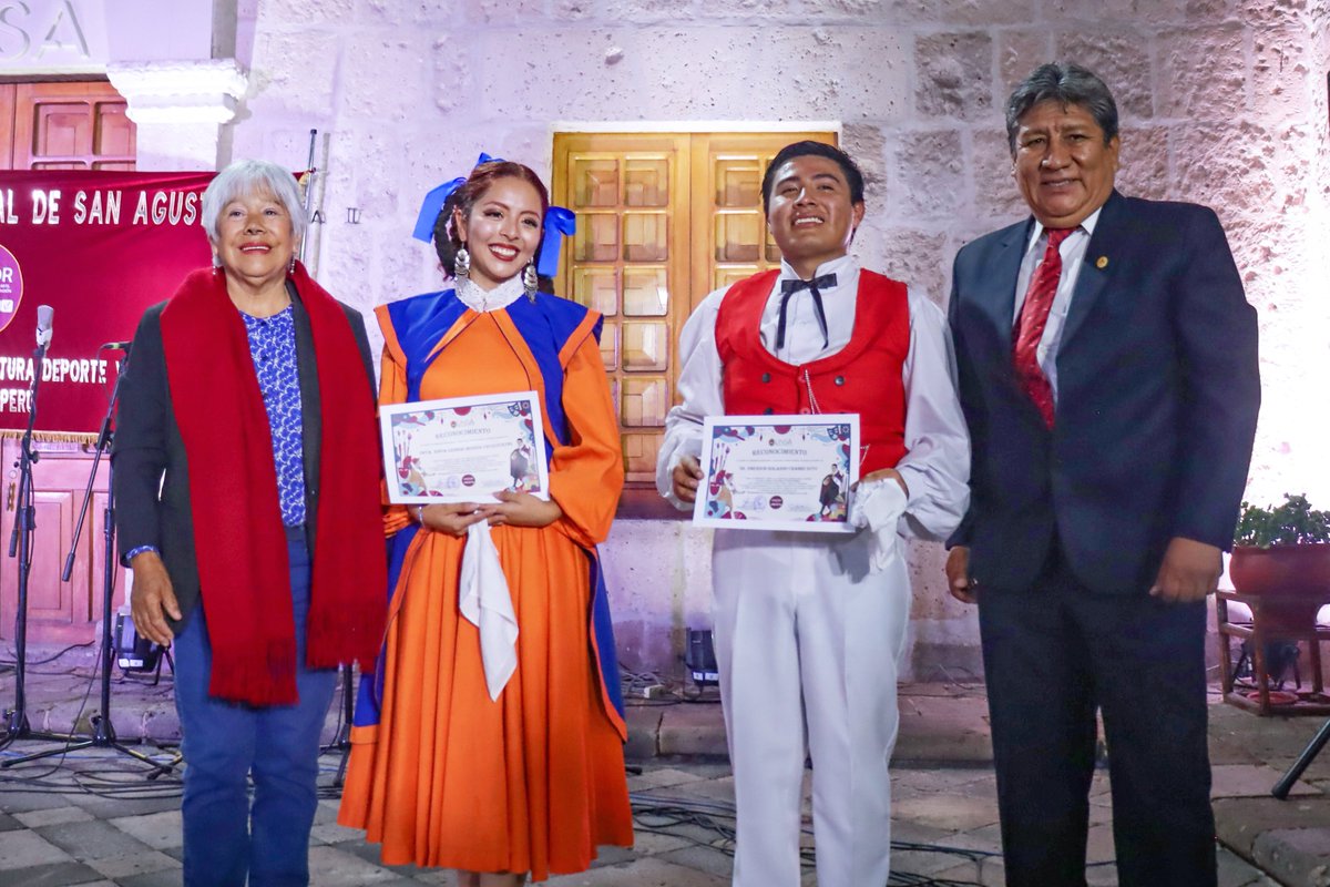 UNSA_Oficial's tweet image. ➡️ El Centro Cultural de la #UNSA fue el escenario de una celebración doble: el Día Mundial del Arte y el 79 ° aniversario de la Unidad de Promoción de Arte, Cultura, Deporte y Recreación (UPACDR).

👉 acortar.link/gefcQS