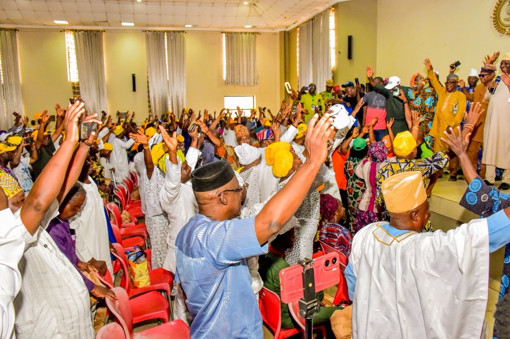 Man of Letters. tweet media