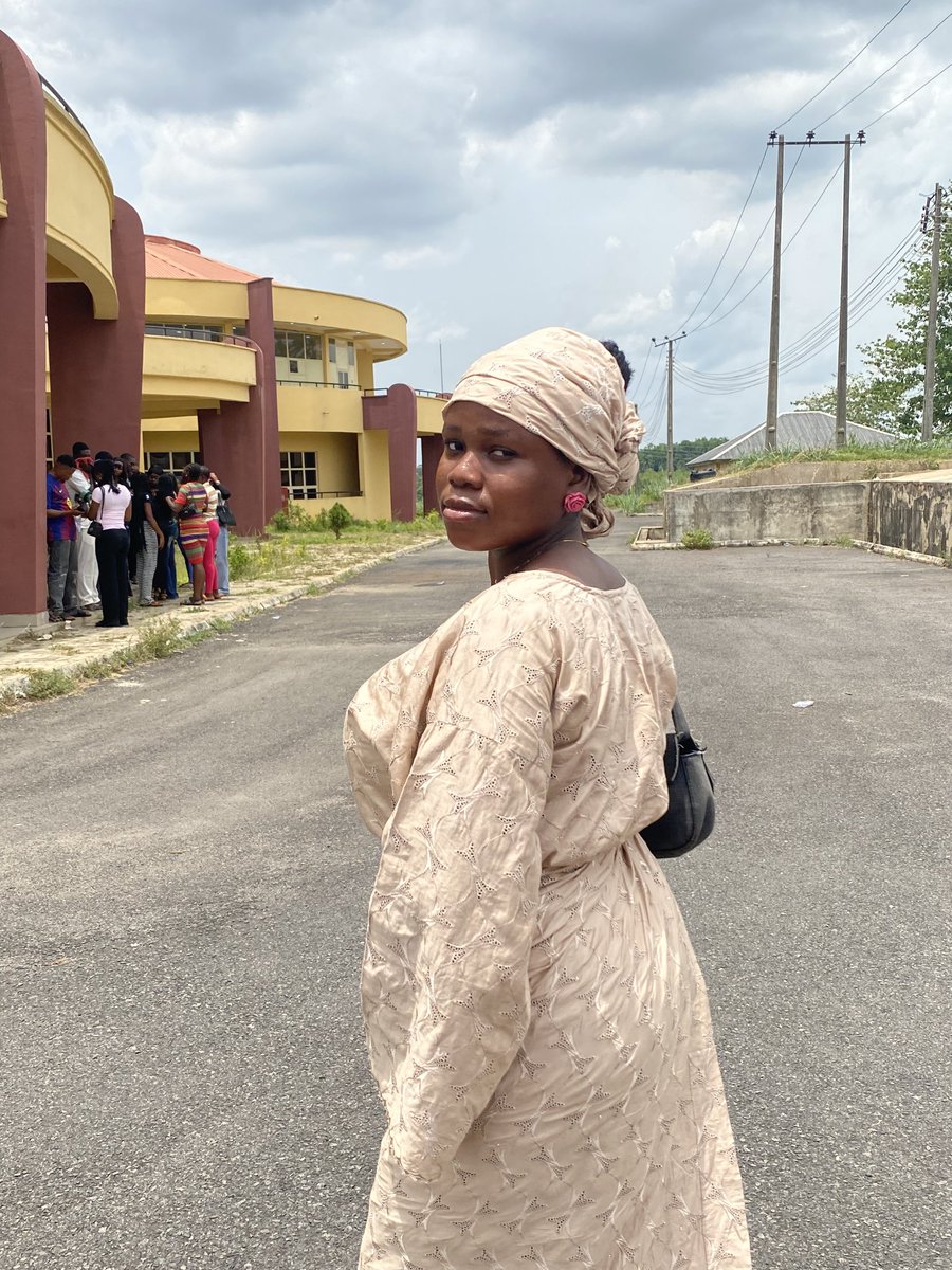 ajibola_anji's tweet photo. How I showed up to my department's native wear day.....Styled from my mum’s wardrobe✨
#fyb
#finaldaysinuni
#StyledByMe https://t.co/FCpslgoMRJ