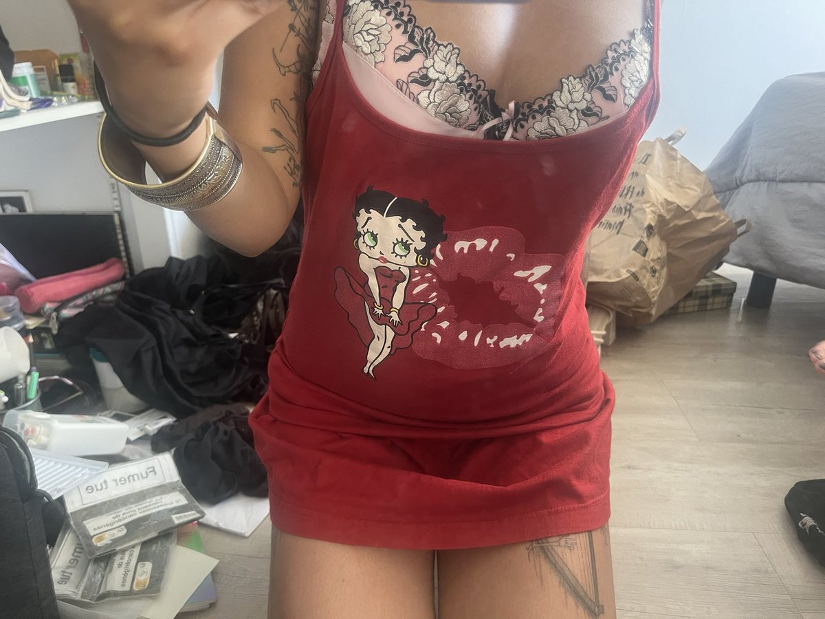 spiraI23's tweet photo. regardez ma p’tite robe betty boop 💋 siri lance fng de theodora https://t.co/rwgyu260fw