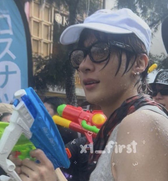 BitterHazel tweet media