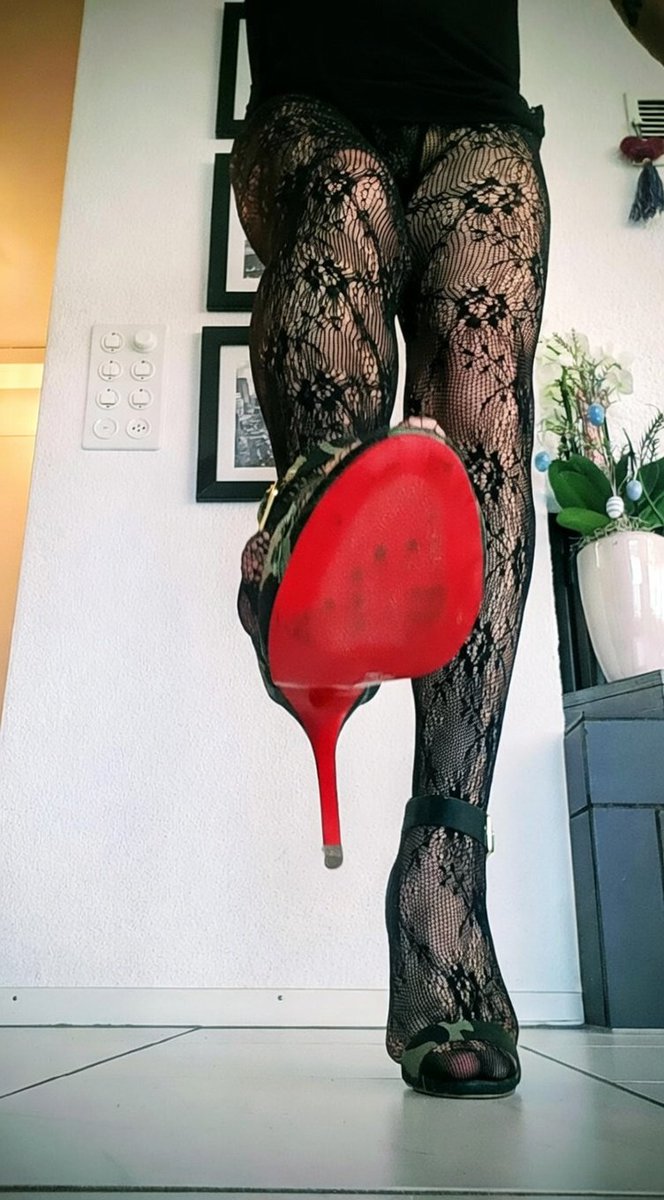mistresslexxus's tweet photo. Monday reset, pets. A new week means fresh opportunities to prove your devotion to Mistress Lexus. 💸 💋 

What’s the first sacrifice you’ll make for Me this week? 💜 Drop it in the comments — good boys get noticed. Check my PayPal 💯 😈 🗝️ 🔗 in my bio 💯 😈 

#FindomFantasy #relapse #flr #femaleledrelationship #loyal #devoted #ExclusiveLove #queen #goddess #empress #devine

@rtfindom