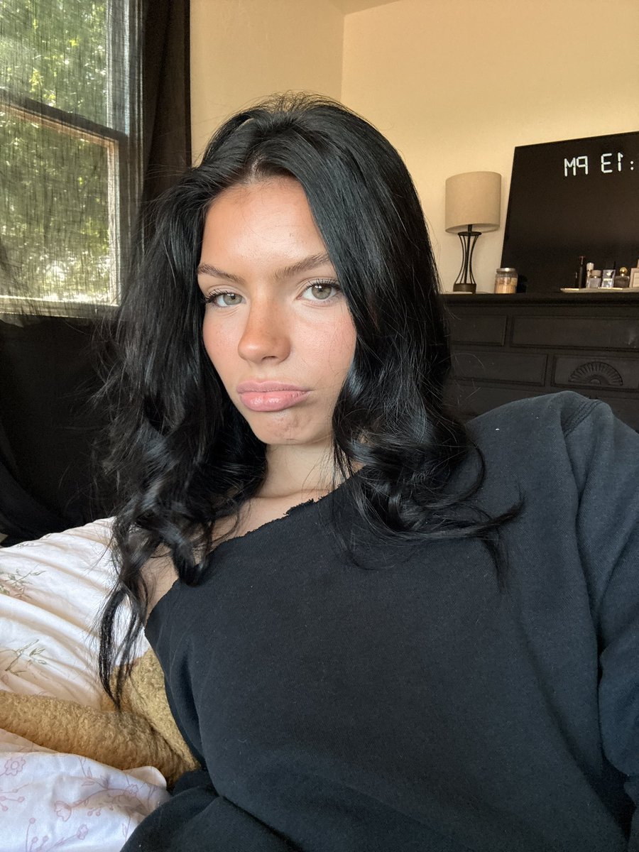 princeesselena's tweet image. Someone DoorDash me a coffee