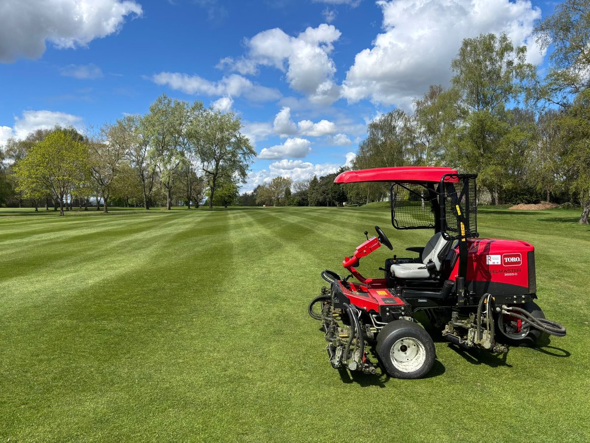 c86low's tweet image. Fairway cut and primo spray now the granular has started to kick in! Busy few days ahead and looking forward to hosting the @BIGGAMidlands golf day on Thursday! #golf #greenkeeping #golfcourse