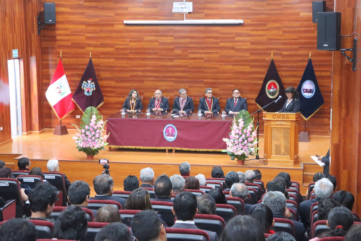 UNSA_Oficial's tweet image. ➡️ La Facultad de Ciencias Naturales y Formales de la #UNSA no celebró un aniversario cualquiera; con 42 años, el evento se convirtió en una declaración de intenciones, para reafirmar su liderazgo científico en el sur de Perú y a nivel nacional.

👉 acortar.link/aJEGoC
