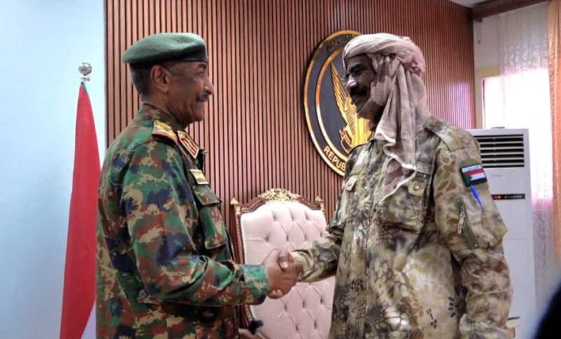 addisstandard's tweet image. #Sudan: Gen. al-Burhan receives defecting #RSF senior commander “Al-Qubba” in Northern State

Addis Abeba - The head of Sudan’s Sovereignty Council, Abdel Fattah al-Burhan, on Sunday received a senior commander who defected from the paramilitary Rapid Support Forces (RSF) in the