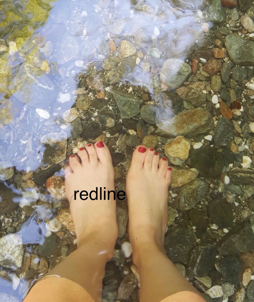 Redline2315's tweet photo. Eğilip ayaklarımı yıkar mısın 
#ayak #ayakfetişi #ayakkölesi #ayakfetiş #çorap #çamaşır #mistress #turkishmistress #slave #kole #kopek https://t.co/GqmMxYmW2L