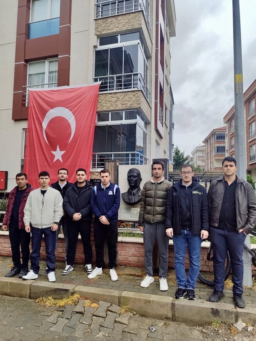 Kirklareli_KYGM's tweet photo. 📍 Şemseddin Sami Yurdu

#ŞehitlerHaftası vesilesiyle, Fırat Kalkanı Harekatında şehit düşen Astsubay Piyade Üstçavuş Göktan Özüpek'in kıymetli ailesini ziyaret ettik. 🇹🇷
Manevi rehberimiz eşliğinde Kur’an-ı Kerim tilaveti gerçekleştirdik.🤲🏻 https://t.co/q51oiL2p0H