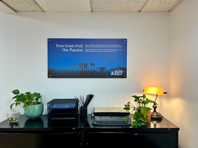 MEHonan's tweet photo. Your brand shouldn’t stop at your website or social media. It should show up the moment someone walks through your door. We recently assisted BayState Business Brokers in designing and installing a full set of environmental branding elements throughout their office. Looks great! https://t.co/wUyEICklB9