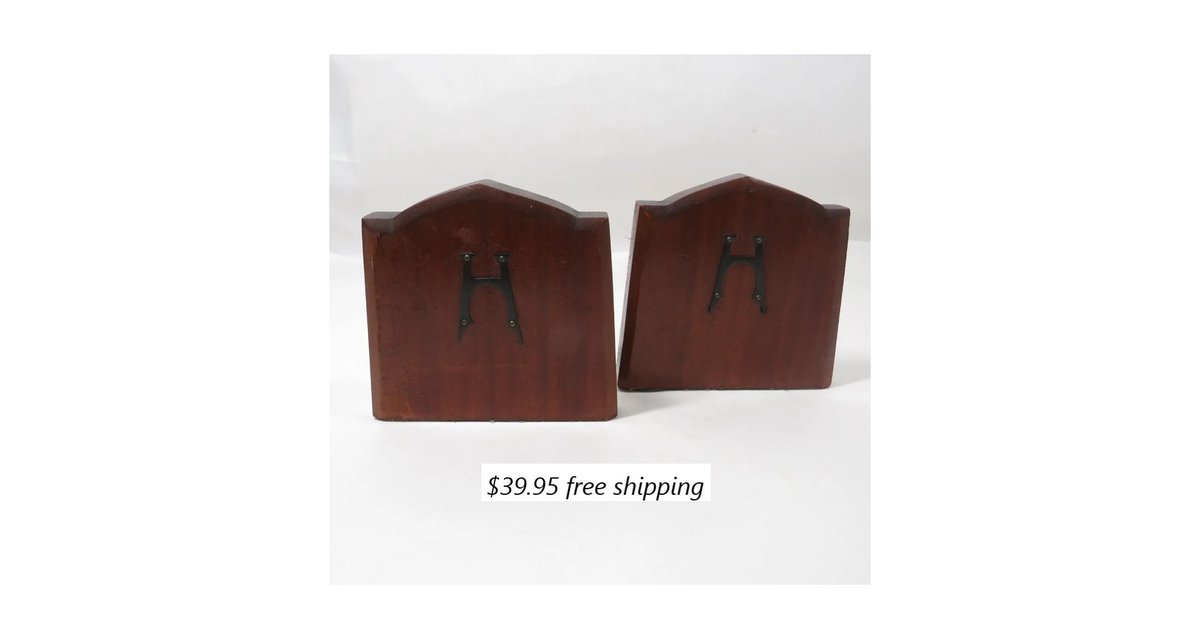 rarefinds4u's tweet image. Vintage bookends
Vintage hearth broom
#freeshipping #antiquefinds #smilett23  #cottagecorestyle
#collectibleitem #antiquedecor #grannycore
#vintageshop