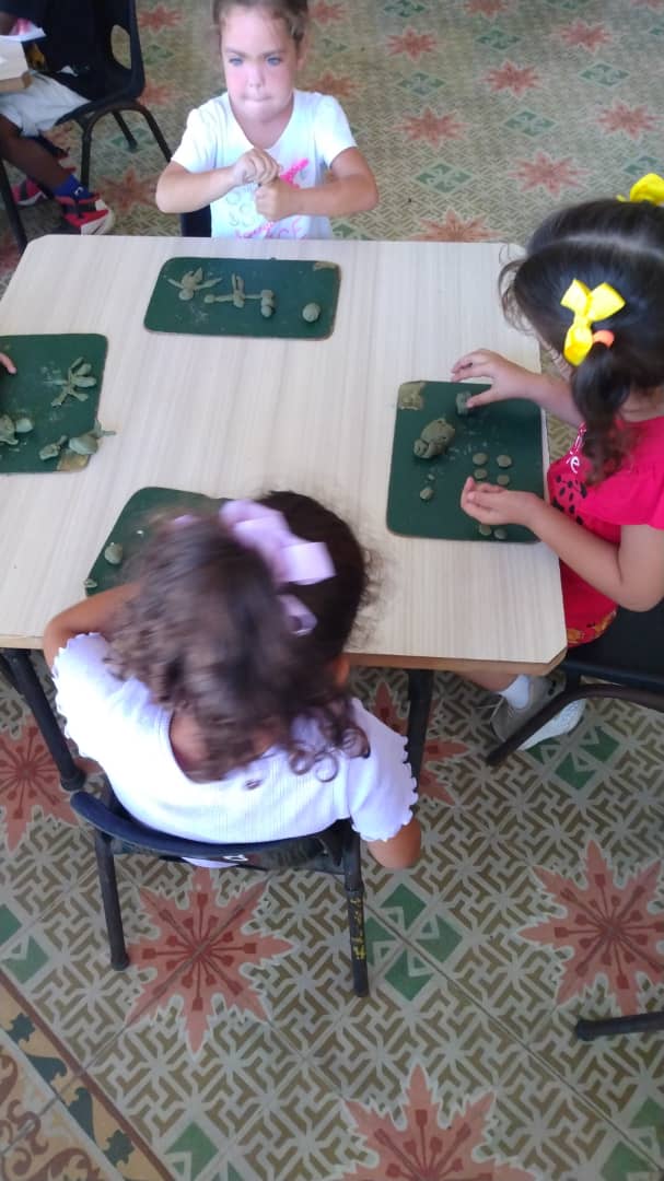 Director_Lajas's tweet photo. #CubaMined #Edusur #MiRincónQuerido #DeRegresoALasAulas 
Reinician hoy las actividades docentes en el territorio lajero desde el Círculo Infantil  Mi Rinconcito Querido niños de 5to año de vida realizan  actividades independientes. https://t.co/bDG1xDY45g