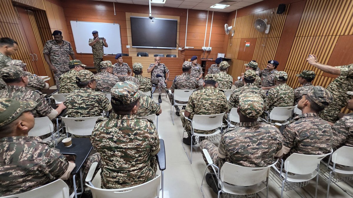 Ensuring a fearless environment for democracy!

​DG <a href="/crpfindia/">🇮🇳CRPF🇮🇳</a>, Shri G. P. Singh, IPS, visited G/153 Bn (Adhoc 340) at Maulana Azad College, Kolkata. After inspecting facilities, he briefed troopers on their vital role in ensuring free &amp; fair elections.

​The DG emphasized strict
