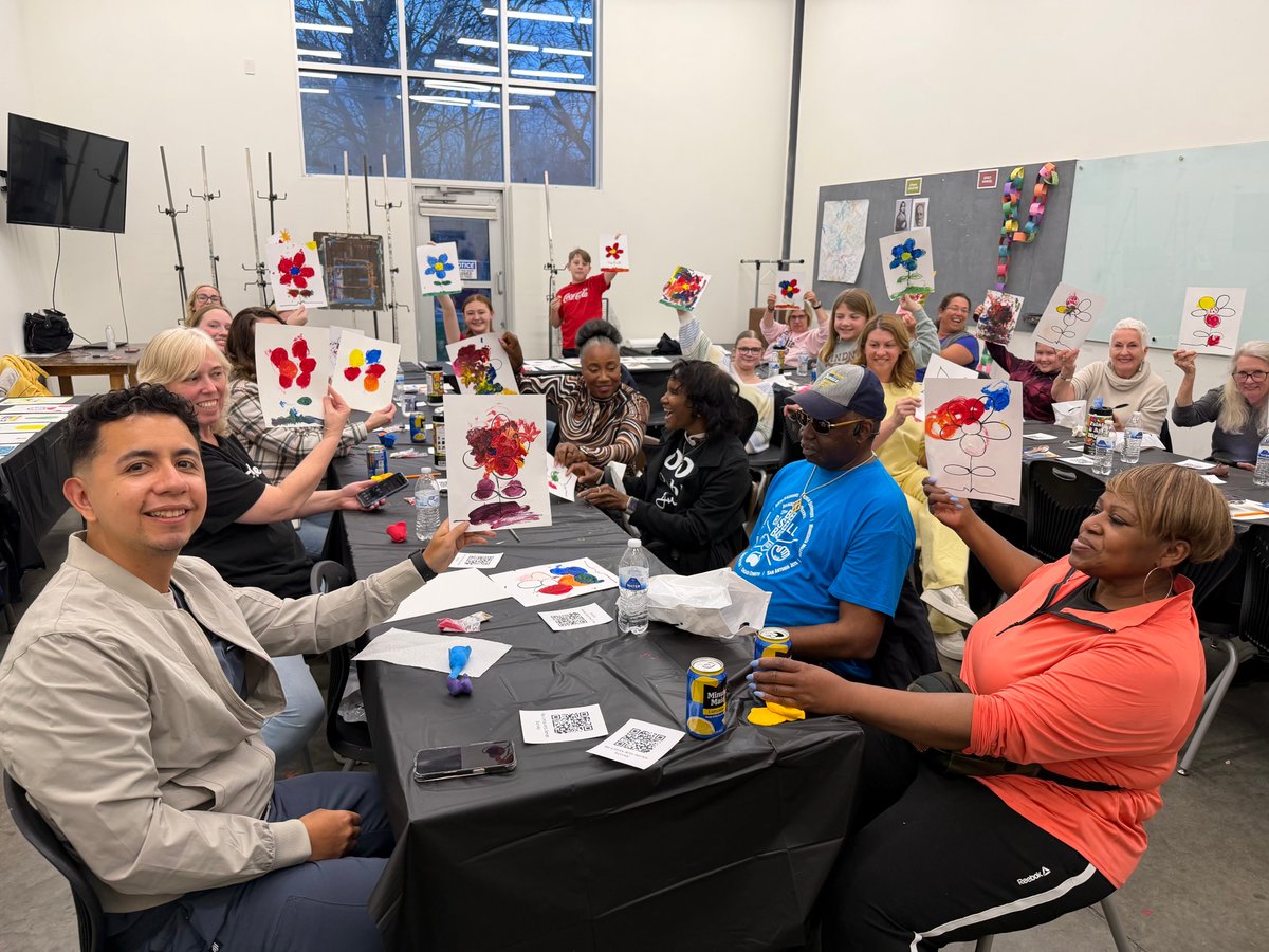 IBCFindy's tweet photo. During  the week of March 23, John Bramblitt made his way to Indiana for a  creative arts residency at ISBVI, as well as a pair of Community Painting Workshops in  Indianapolis and West Lafayette. 

Get a full recap of the workshops via this story: https://t.co/pndEzvGmdS https://t.co/lTNodUf8I6