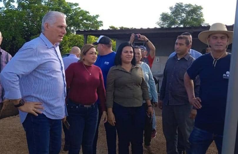 🇨🇺 | Desde #VillaClaraConTodos el abrazo y la felicitación a nuestro presidente <a href="/DiazCanelB/">Miguel Díaz-Canel Bermúdez</a> 
Junto a él seguiremos #DePieYCombatiendo
#YoSigoAMiPresidente