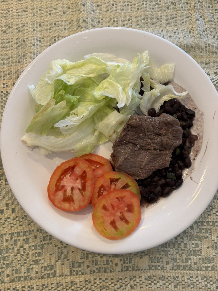 Bonrtpy's tweet image. Almoço ~351kcal
12:52
Infelizmente hj a cozinheira veio e eu tb tive q almoçar com a minha mae, ent tive q encher o prato e n pude pesar as coisas…
#ed #edtw