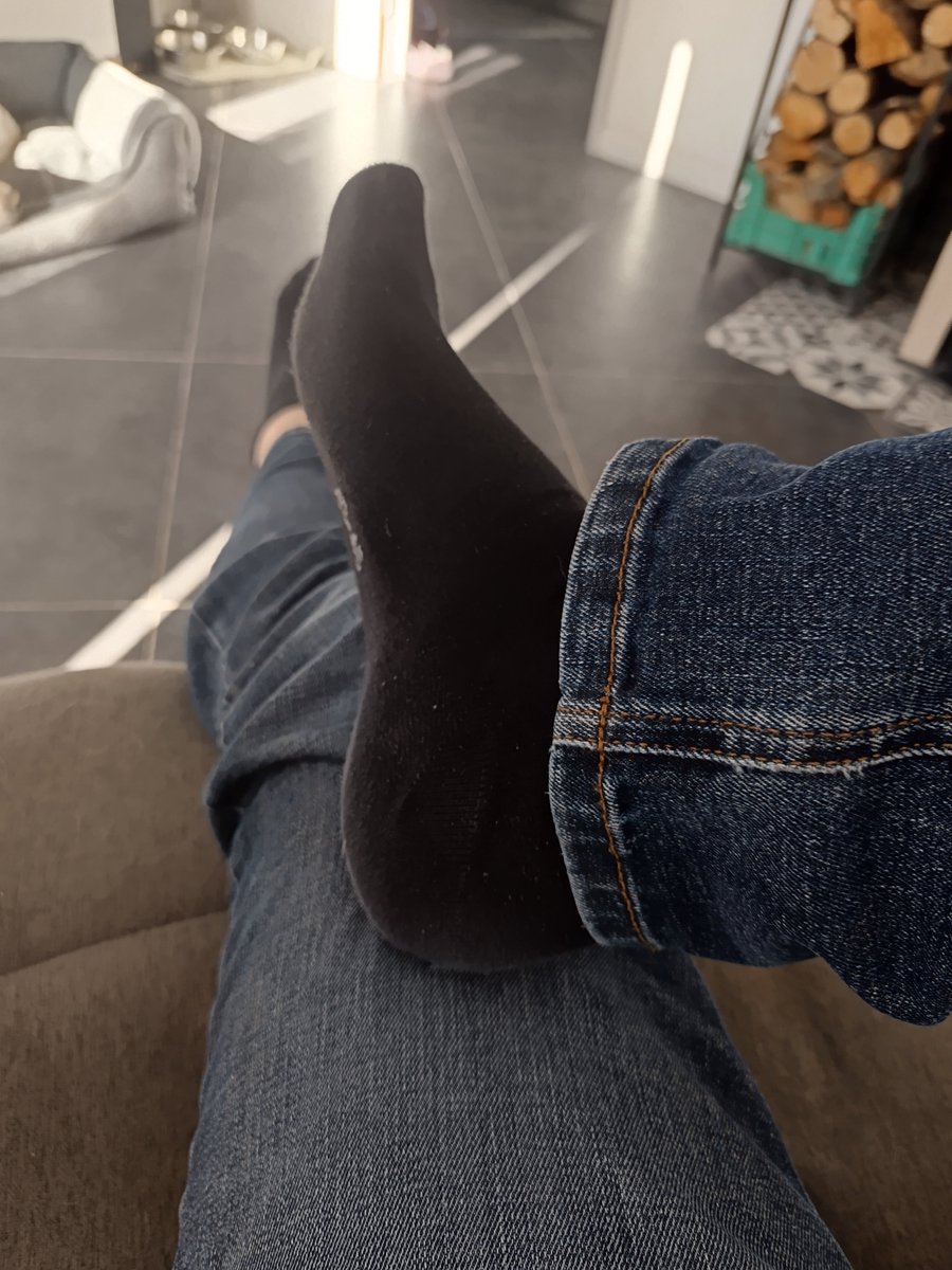 FeetJimbo's tweet photo. Hello, If you wants to see my feet, you can visit my MYM ๐๐ฆถ๐ป
#PiedsHomme #FรฉtichismePieds
#MaleFeet #FootFetish #Socks #Barefoot https://t.co/iJlqyo0joA