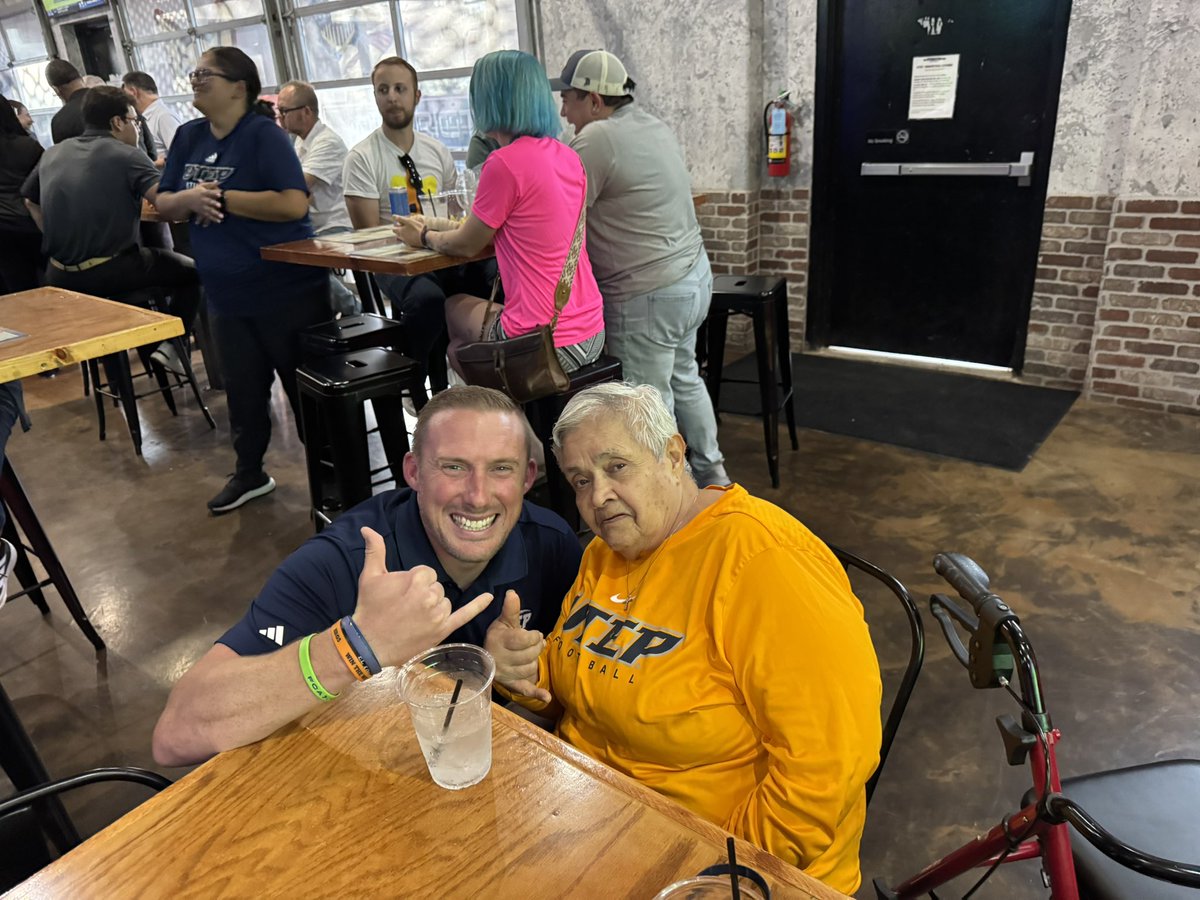JoeJohnSr's tweet photo. It's incredible to see the progress being made, a complete rebuild, leveraging limited resources, losing key players and replacing them with equally talented or even better ones, and bringing in new coaches who are eager to take on the challenge. @CoachSWUTEP @UTEPFB
#Chingon⛏️ https://t.co/1JA0jLGMbk
