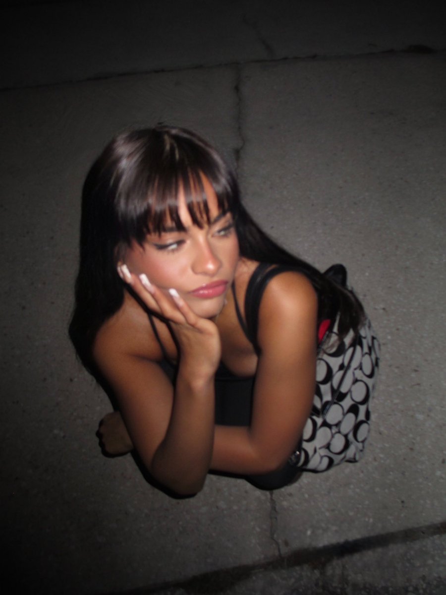 angell0vez's tweet image. #black