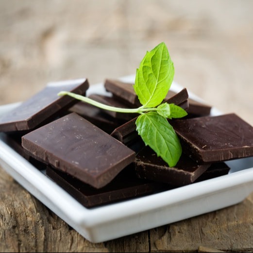 BrainandLifeMag's tweet image. Dark chocolate may offer health benefits—but not all #chocolate is created equal. 🍫

Consider these ingredients when choosing your next treat: hubs.la/Q04cf0H90 

#BrainHealth