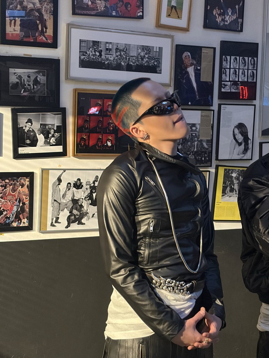 현석이형 Happy Birthday 우리 형 오늘은 누구보다 더 행복했으면 좋겠네 항상 무대 위에서 더욱 빛나는 우리 현석이형 항상 난 형의 행복을 응원하는 거 알지? 근데 그때 나랑 약속했지!?
”머리 길ㅡ”
 우리 이번 컴백 찢어버리자구~

#해피현석데이 #JUNGHWAN #소정환 #ジョンファン