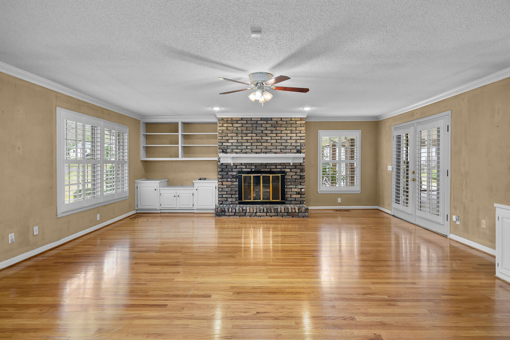 dehallman's tweet image. Price Improvement! This gorgeous 4 br, 4 ba home could be yours! Located in the heart of Jasper, you will not want to miss it! 
#alabamahomesforsale #homesweethome #alabamarealestate #alabamarealtor #deannaparrish_realtor
#newlisting

zsvc.paragon.ice.com/s/goto/Kyfhgkc…