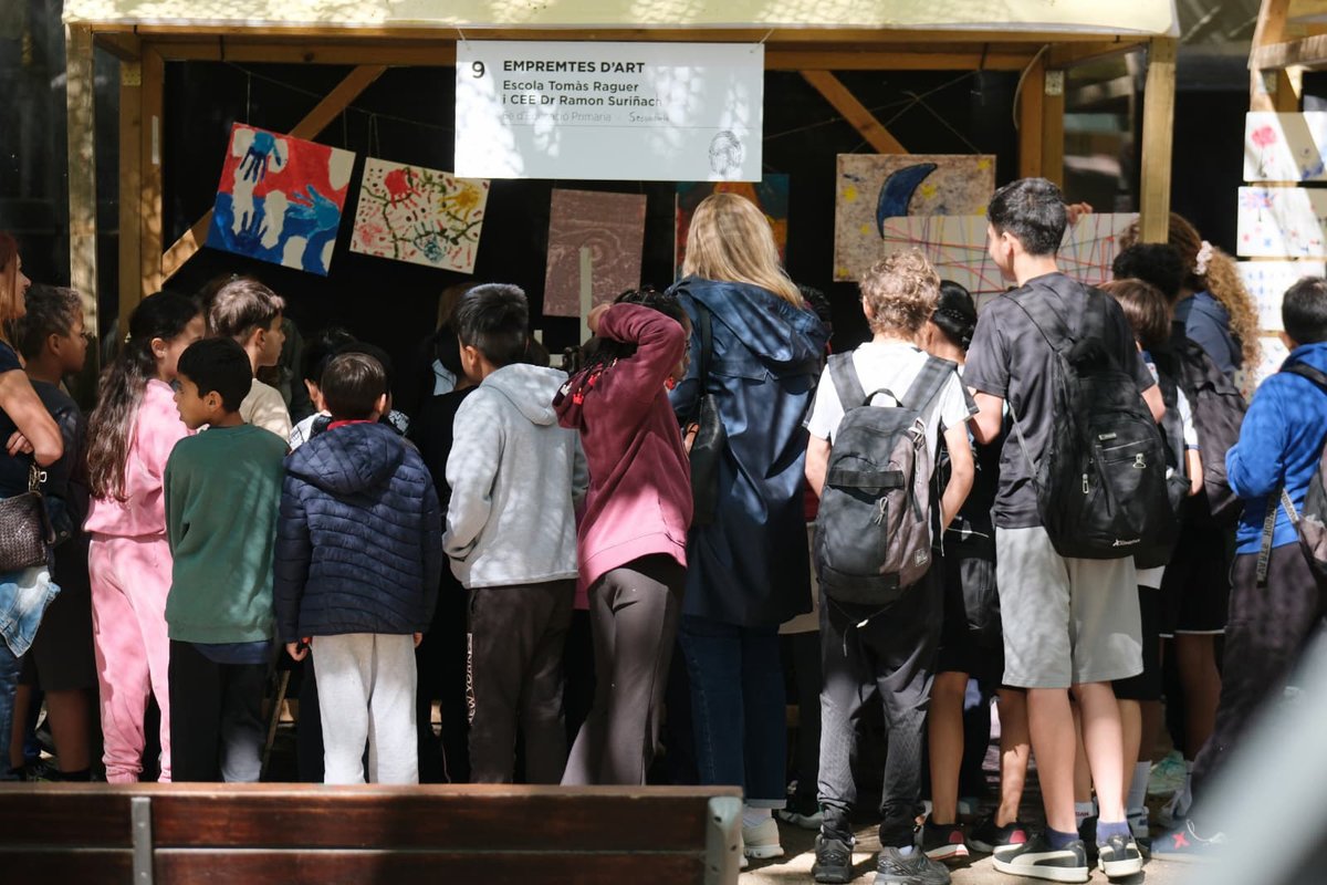 acvic's tweet photo. 💫Presentació d'Art i Escola 15 avui dilluns al Parc Jaume Balmes
ℹ️ Iniciativa impulsada per ACVIC i el Centre de Recursos Pedagògics d’Osona,
➡️ Prop de 2.500 alumnes de 21 centres educatius han presentat un total de 32 projectes

@crposona @vic_educacio 

📷Jordi Casas https://t.co/AsEfTES0dr