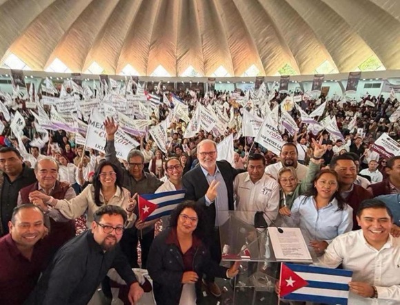 Todos ellos en representación del sentir del pueblo  mexicano, a la vez que coreaban las consignas “Cuba no está sola” y  “Cuba sí, yanquis no”.
#CubaEstáFirme 
#CubaNoEstáSola 
<a href="/minalcuba/">Ministerio de la Industria Alimentaria de Cuba</a> 
<a href="/coralsacuba/">Corporación Alimentaria S.A</a> 
<a href="/AlbertoLopezcu/">Alberto López Díaz</a> 
<a href="/carmeloortega38/">Luis Alberto Ortega Soberón</a>