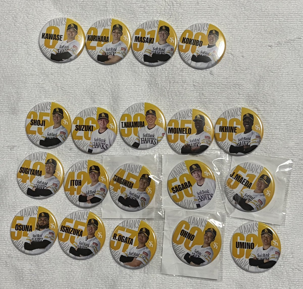 ホークス選手缶バッジ
同種での交換希望です。

求:32・61（65）

譲:0・24・31・90（交換のみ）
25・26・30・35・36・40・42・45・50・51・54・55・57・60・62

下3段は、1個200円にて買取or65との交換でも可能です。

現地、場合により郵送対応します。

 #若鷹ガチャ