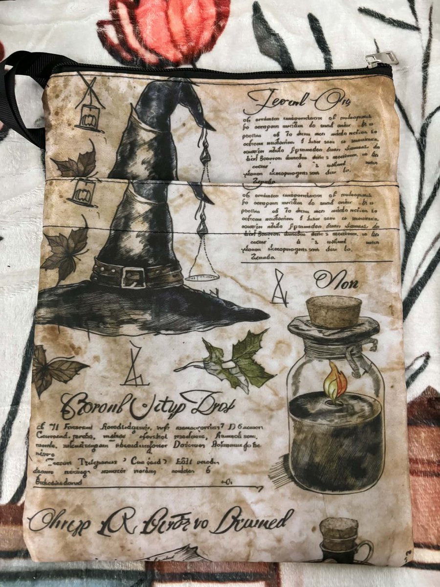 greencatbooks's tweet image. Check out our range of book sleeves! 
#reading #readerscommunity #read #readreadread