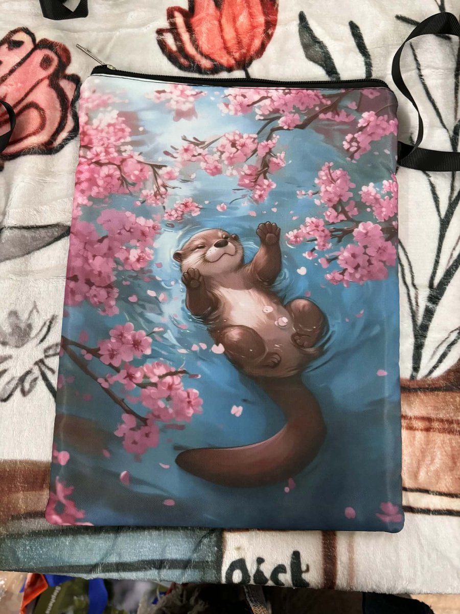 greencatbooks's tweet image. Check out our range of book sleeves! 
#reading #readerscommunity #read #readreadread