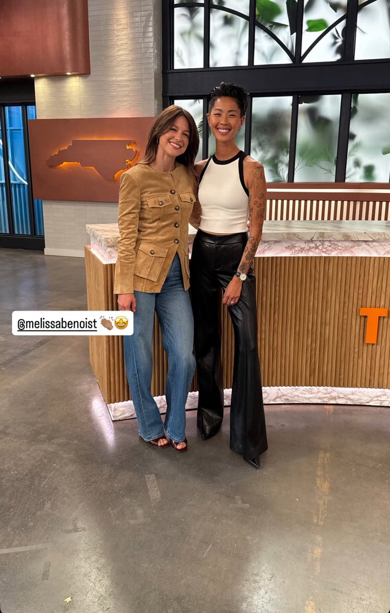 melissabeupdate's tweet photo. Kristen nos compartió una foto junto a Melissa Benoist 

Via IG stories Kristen Kish https://t.co/U8coWqDSi7