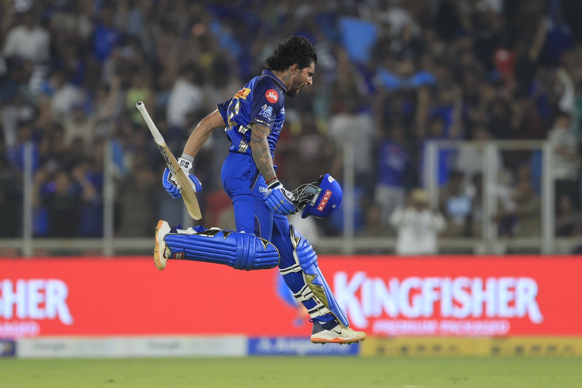 IPL's tweet photo. 📸📸

The joint-fastest hundred for @mipaltan scoring 101* (45) 💙

Now, that’s how you notch up your maiden #TATAIPL hundred 👏👏

#KhelBindaas | #GTvMI | @TilakV9 https://t.co/njI6I30vMH