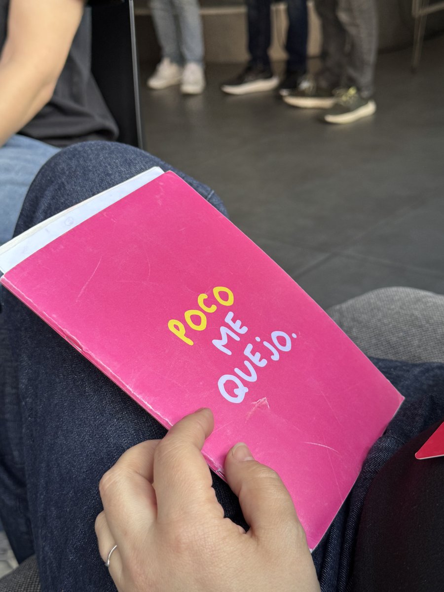 LucusHost's tweet image. El sábado estuvimos en el evento anual de @SinOficina_com como #sponsor, conociendo a personas con grandes ideas 💡 y proyectos 💼

Entre sus asistentes había una persona con este cuaderno y hoy nos viene genial como ejemplo. 

Completa la frase: "Para ser lunes..." 😂
#lucushost
