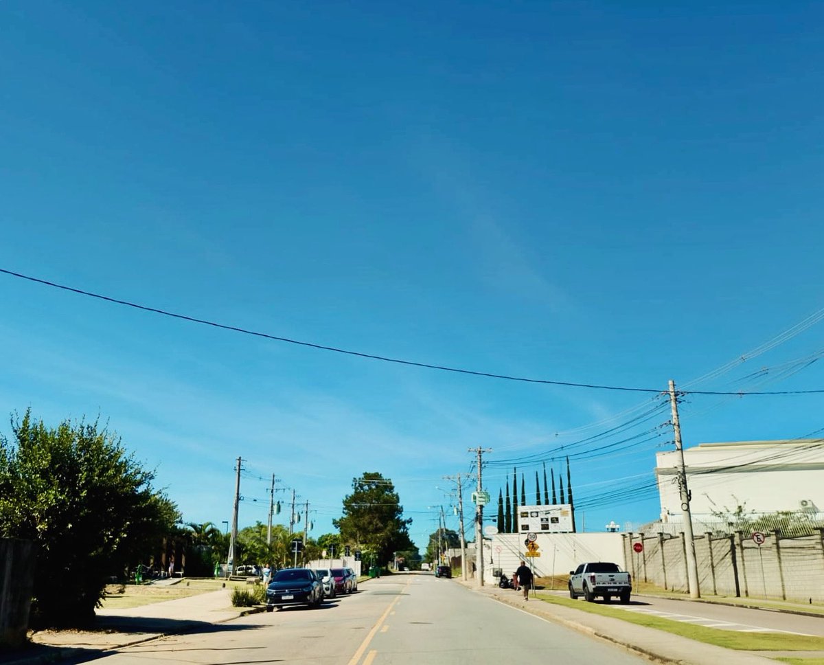 rafaelporcari's tweet image. A #Segundona continua bonita em #Jundiaí. Esse #azul infinito me inspira!
Ah, essa dona #Natureza…
📸
#FOTOGRAFIAéNOSSOhobby
#céu #nature #sky #horizonte #fotografia #paisagem #landscapes #inspiração #mobgrafia #XôStress