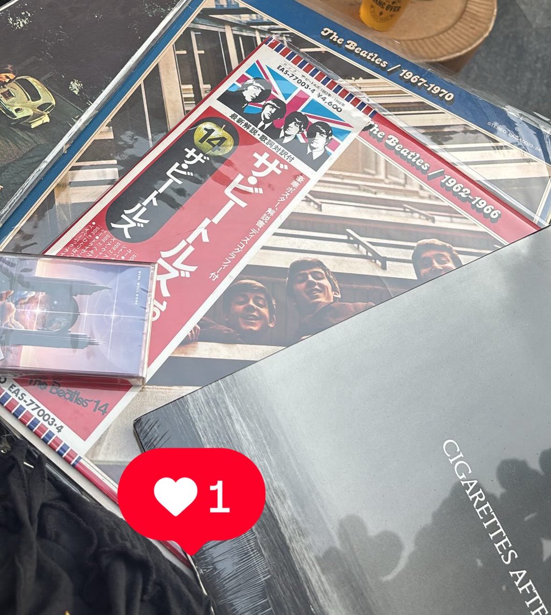 TantawanUOU's tweet image. ขายค่า พอดีมีเรื่องต้องใช้เงิน 😭😭#vinyl #thebeatles  #CAS #cigarettesaftersex