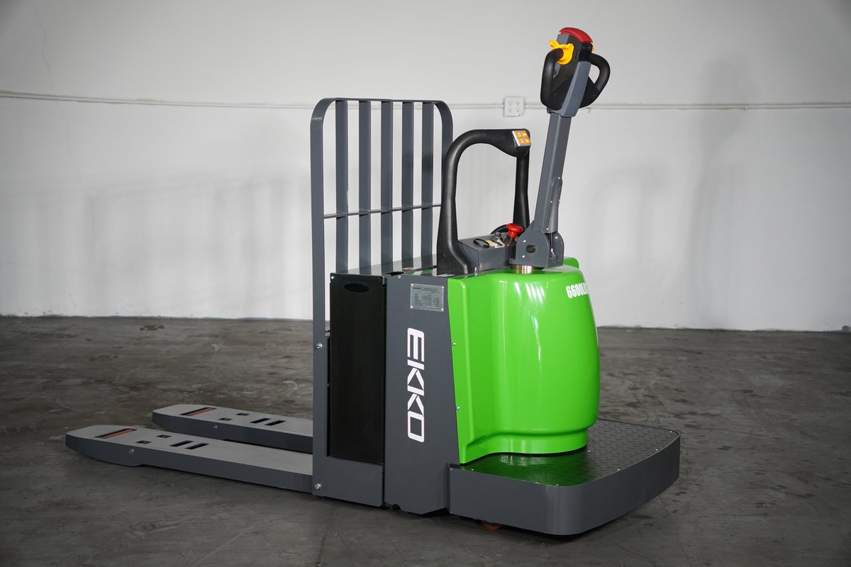 EKKOlifts's tweet image. Power, speed, and reliability—meet the EP30A-LI lithium rider pallet jack.

✔️ Lifts up to 6,600 lbs
✔️ 27" x 48" forks
✔️ Built to move heavy loads across your warehouse quickly and safely

#ekko #materialhandling #forklift