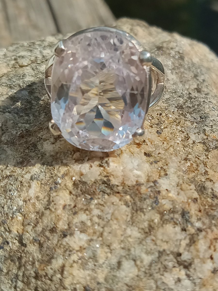 SpiritRockGems's tweet image. Stunning eye-clear sparkly Kunzite!  Wear something unusual and unique!  $81 
This &amp;amp; more: #Poshmark: @ joeyfab
#CrystalHealing #Crystals #Jewelry #Manifesting #Consciousness #925Silver #Meditation #Abundance #Wealth #Gemstones #Boho #Opulence #OnTrend