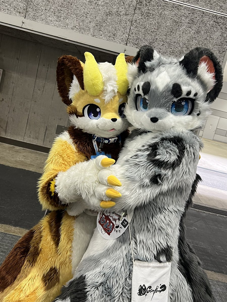 はむくんとひようくんとの2ショットです！ #関西けもケット11