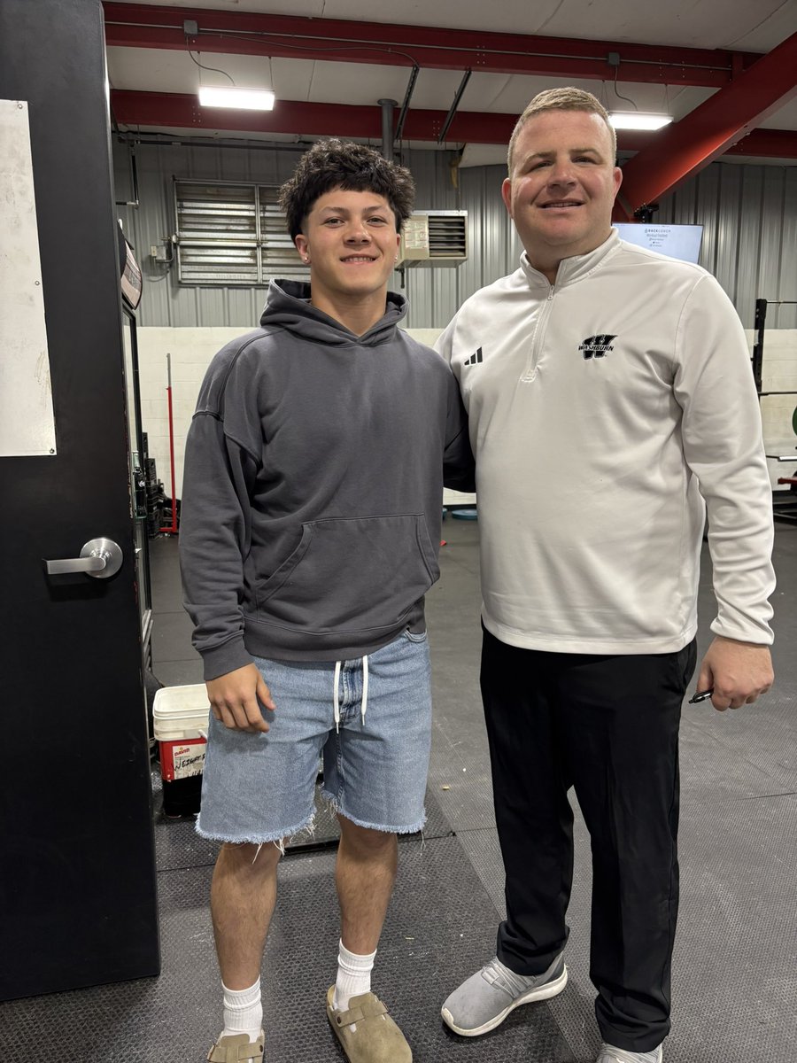 nburt_8's tweet photo. thank you @CoachSharpWU for stopping by and chatting with me, it’s all love here in Fort O!

@coachjhewitt @CoachTyceBrown @BenjaminDoole @IchabodFTBL https://t.co/C3vcti7x4t