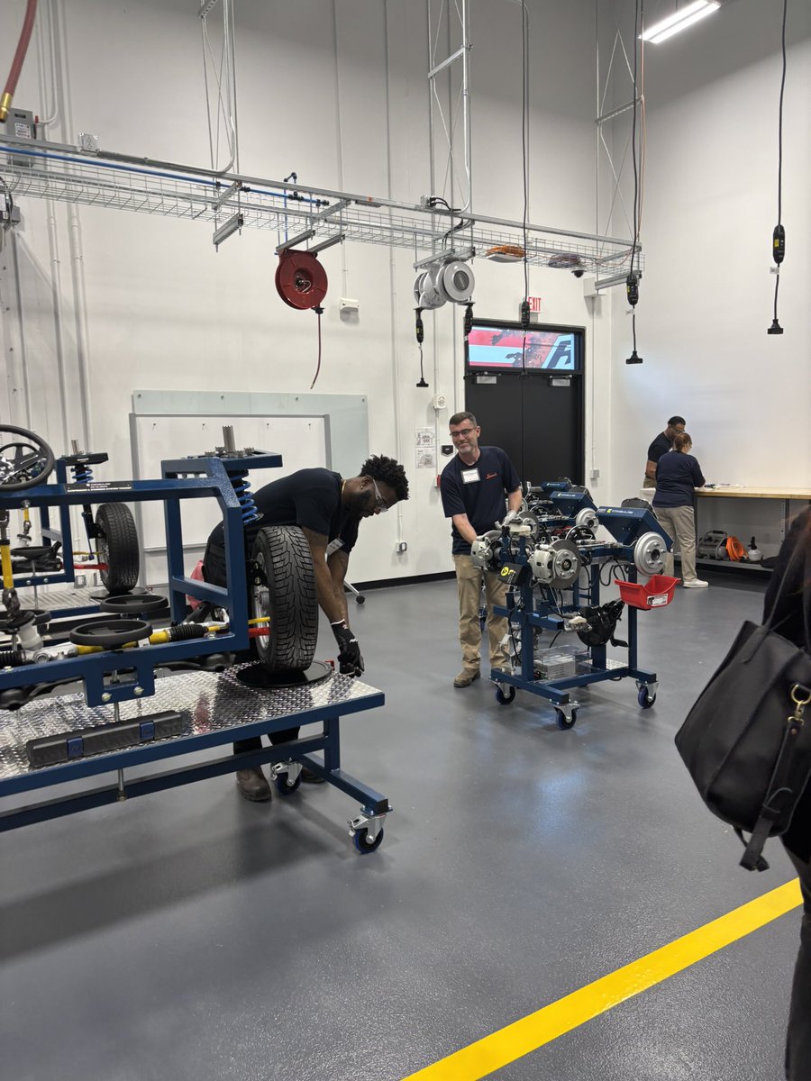 partneR2gether's tweet image. The new @Scout_Motors Training Facility is incredible! So many opportunities await our @RichlandTwo students. #futureready