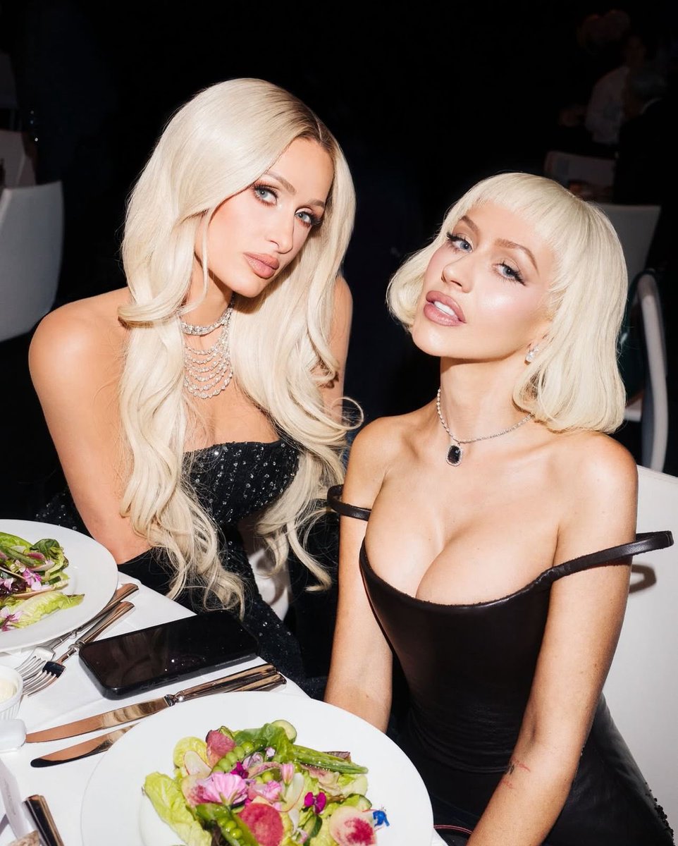 thextourlive's tweet image. ✨| Las A-listers Christina Aguilera, Salma Hayek y Paris Hilton se robaron TODAS las miradas en la prestigiosa premiación científica en Santa Monica 🔬🌟

Nadie lo negó: glamour, poder y star power en su máxima expresión 💅👑🔥 #AList #RedCarpet