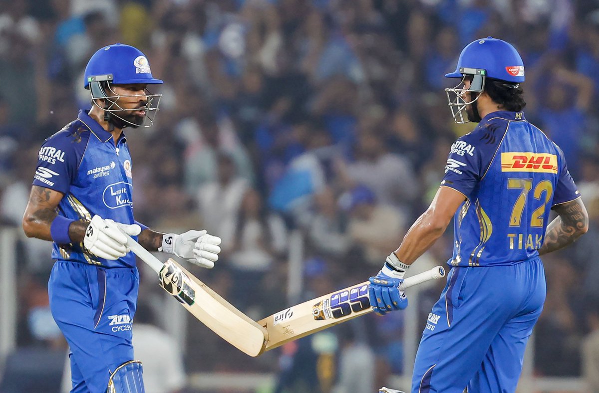 TheHindUVAACH's tweet image. #TATAIPL2026: #IPL2026 के 30वें मुकाबले में मुंबई इंडियंस #MI ने गुजरात टाइटंस (#GT) के खिलाफ 5 विकेट खोकर 200 रन का लक्ष्य रखा।

तिलक वर्मा ने 45 गेंदों पर जड़ा शतक (8 चौके, 7 छक्के)

#IPL #GTvsMI #GujaratTitans #TilakVarma #MumbaiIndians #IPL2026 @TilakV9