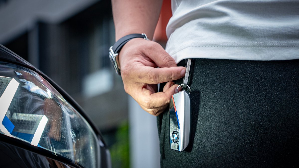 DadonexOfficial's tweet image. Stop letting heavy keychains weigh you down. 🔑
A minimalist’s dream. Quick release in one second—clean and efficient.
Made of titanium: Rust-proof and built to last a lifetime.
#EDC #EverydayCarry #Titanium #Gadget