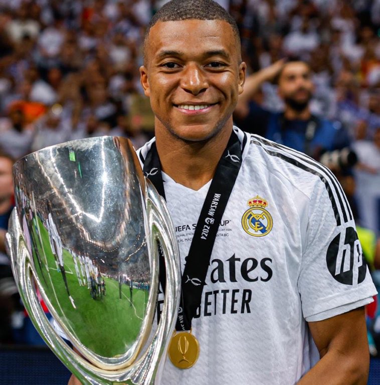 Pues hacemos que estos trofeos internacionales ganados por el Real Madrid nunca existieron.