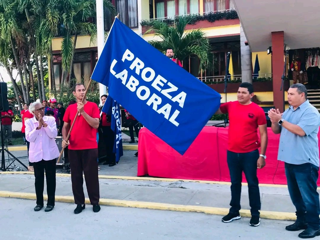 CNCTVGranma's tweet image. #ProvinciaGranma | La condición Proeza Laboral fue entregada hoy a instituciones y proyectos del sector de la Cultura, en el matutino especial de la Central de Trabajadores de Cuba (#CTC) en Granma. 

#ArtesEscénicasGranma
#Cuba
#CulturaGranma
#ProvinciaGranma
