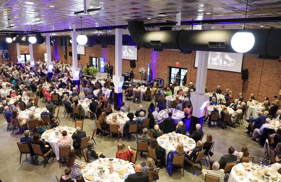 hputxgolf's tweet photo. Such an unforgettable night at the 2026 Robnett Founders Dinner. Huge thank you to Lanny Voss (‘69 HPU Golf alum) for inviting Coach Lucas and some of our Jacket Golfers to share the experience. Listening to his stories and memories from his time in the program was truly special. https://t.co/hOtQFXEit8