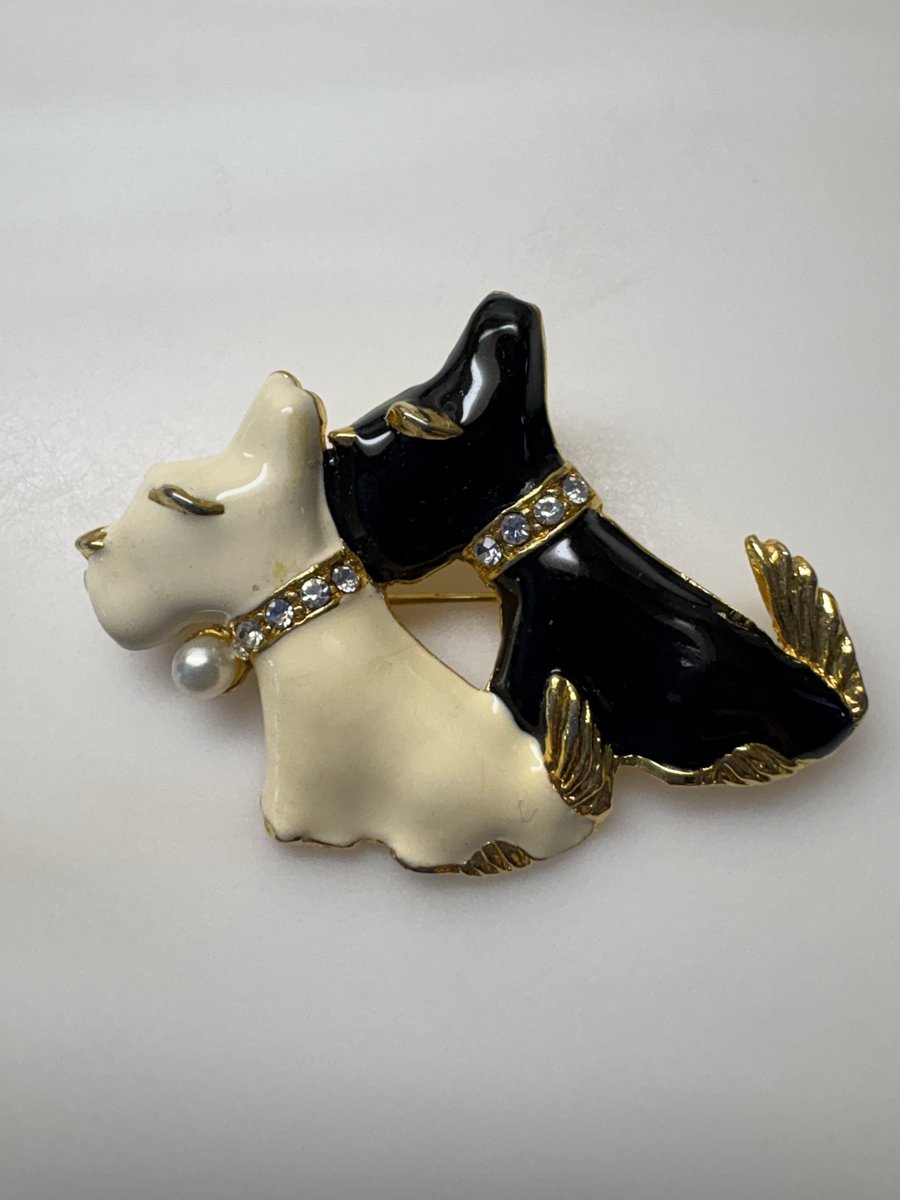 BenjiCDNwestie's tweet image. Happy Monday Everyone from Cdn Westie Benji #zshq showing his friend at the Bridge Wooden Shoe Reggie &amp;lt;today. @CindieM95386652 @HeavenWestie @Angie_baby_25 @AnnZante79431