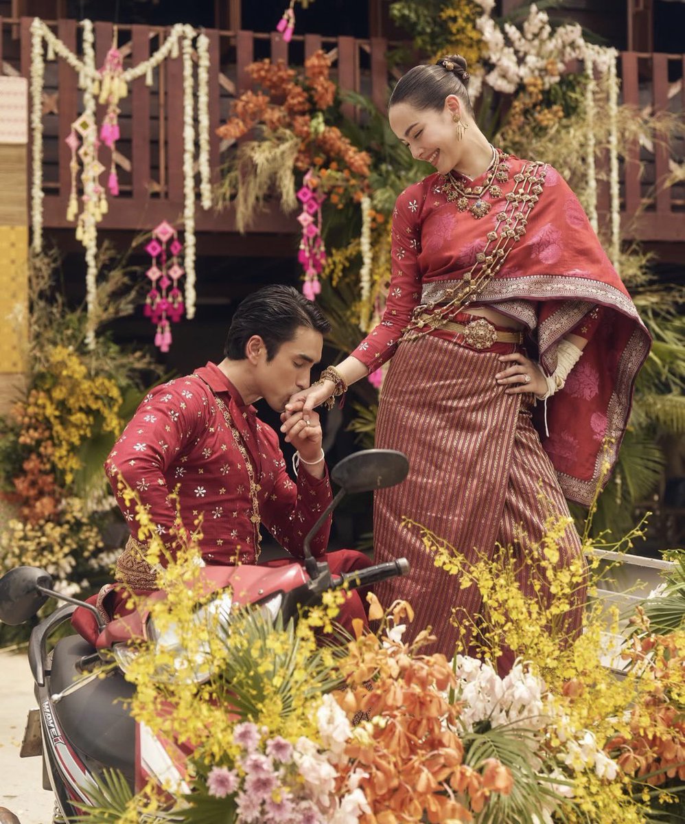 หวานๆ บนรถส่งตัวเปิดประทุน ❤️